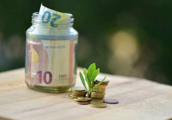 How Can Smart Thermostats Reduce Heating Costs in UK Homes?