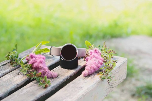 How Can Customizable Smart Watches Aid Runners in Marathon Pacing Strategy?